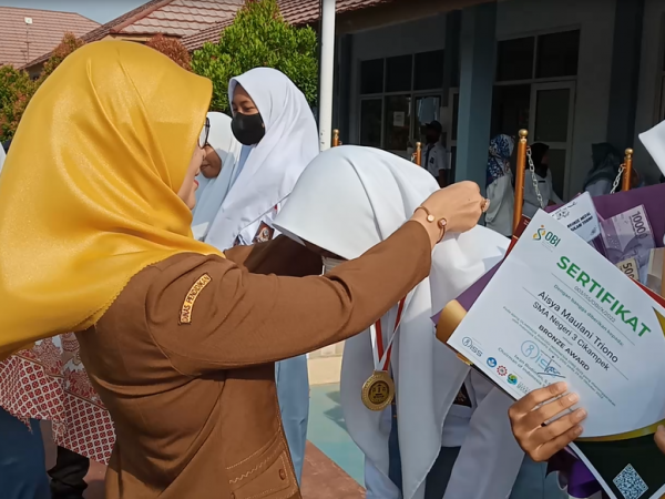 Mantul : Siswa Siswi SMAN 3 Cikampek berhasil memborong medali pada ajang Olimpiade Biologi Indonesia (OBI) dan Telkom University Competition